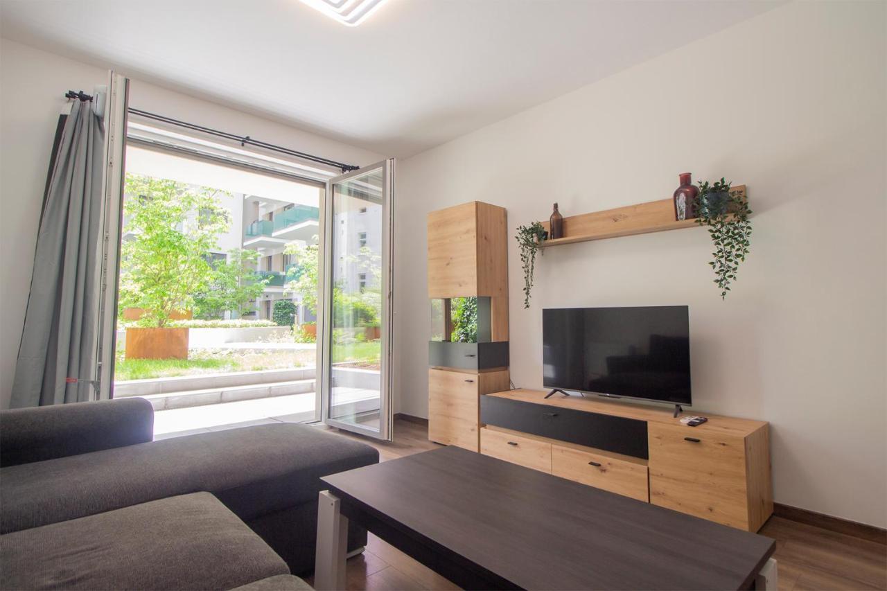 Corvin Modern Two Bedroom Apartment Free Parking Budapest Exterior foto