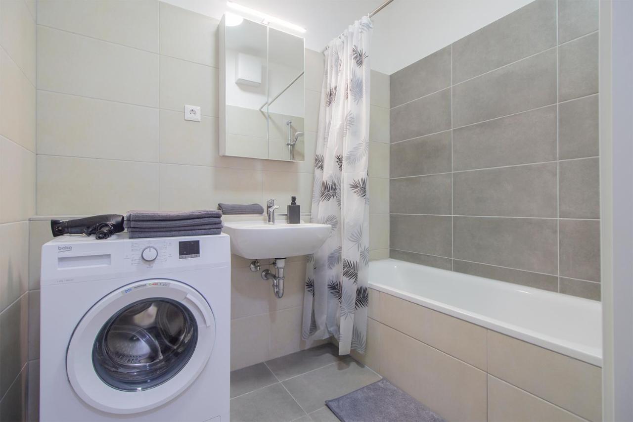Corvin Modern Two Bedroom Apartment Free Parking Budapest Exterior foto
